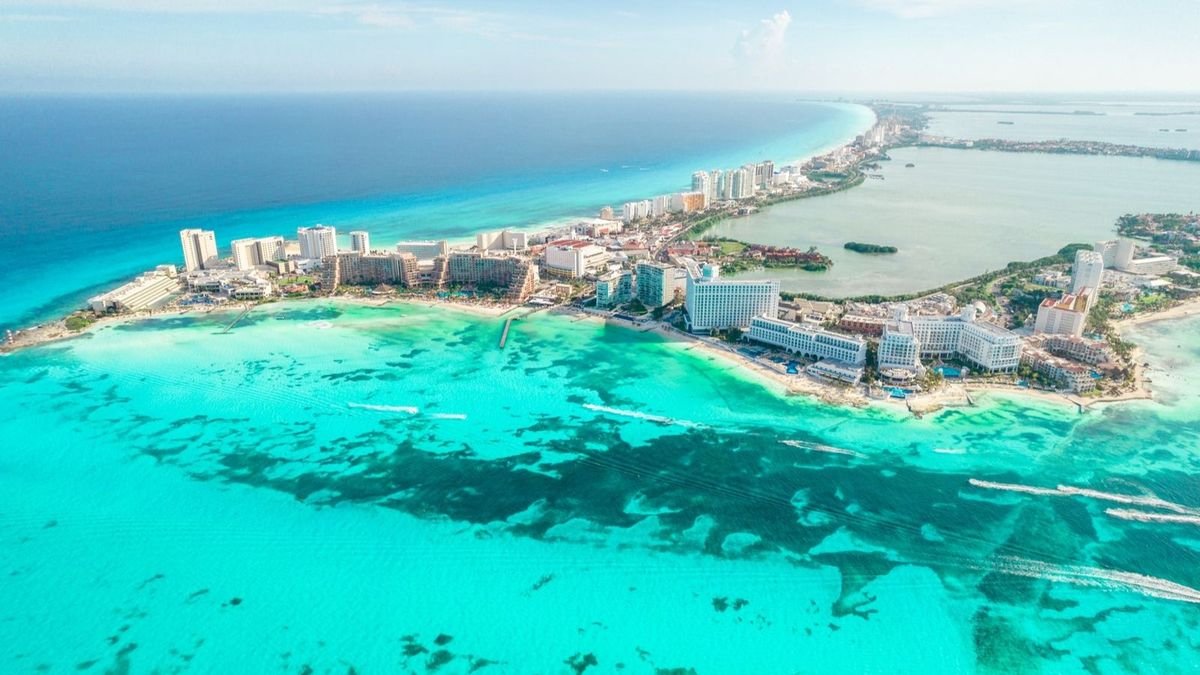 Caribe mexicano enfrenta reducción del 22.5% en asientos aéreos desde EE.UU.